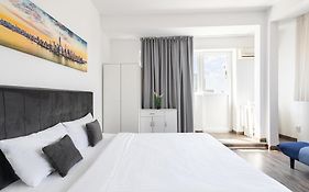 Downtown Victoria Apartments By Citybookings